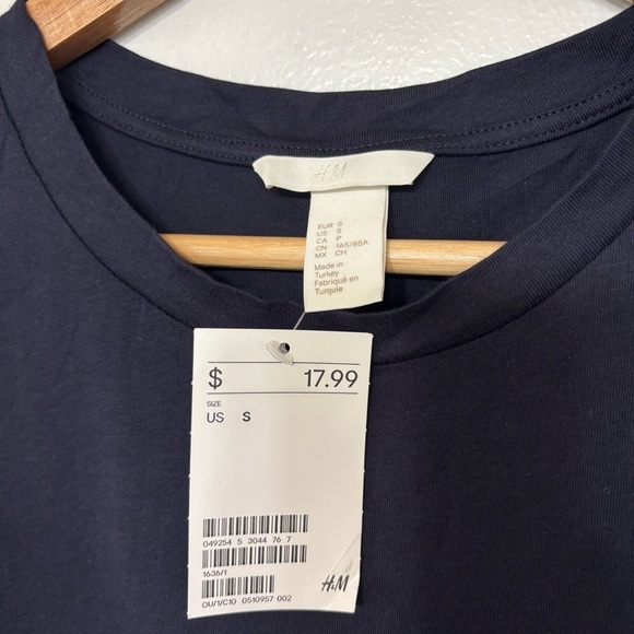 H&M Navy Cold Shoulder Top NEW Size S - Picture 3 of 5